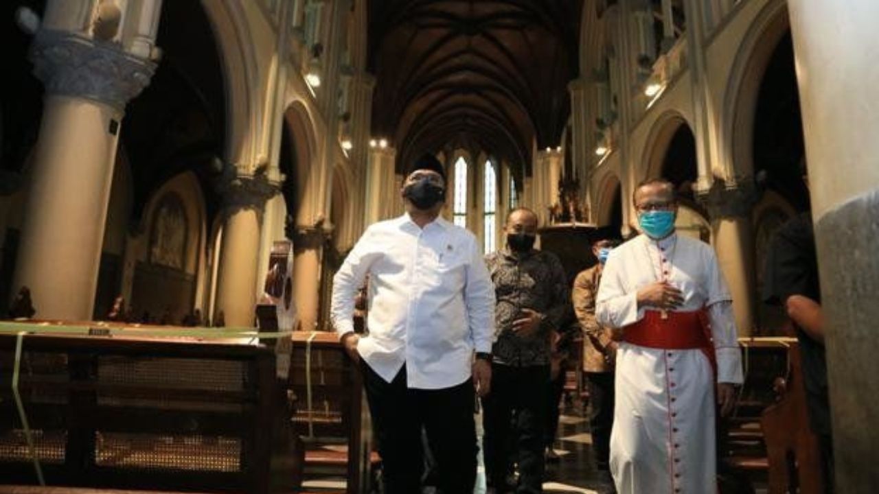 PPKM Resmi Dicabut, Tetap Memakai Masker Meski Kapasitas Tempat Ibadah Diperbolehkan 100 Persen oleh Kemenag