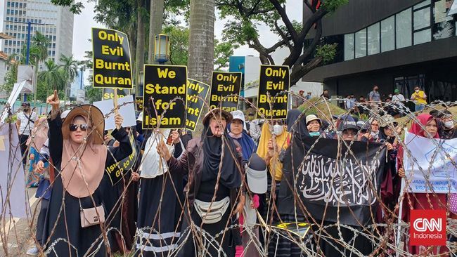 Kecam Aksi Pembakaran Al-Qur’an, Umat Muslim Indonesia Adakan Aksi Bela Al-Qur’an