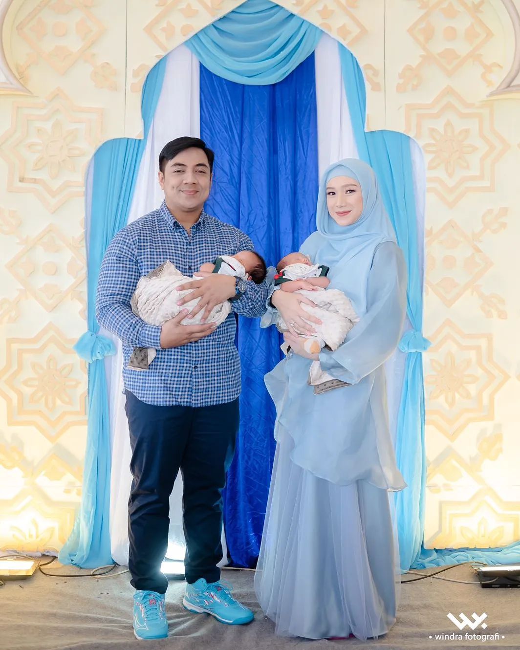 Gelar Aqiqah Usai Dikarunia Anak Kembar, Ustadz Riza Muhammad Terapkan Tahnik ke Putra Kembarnya