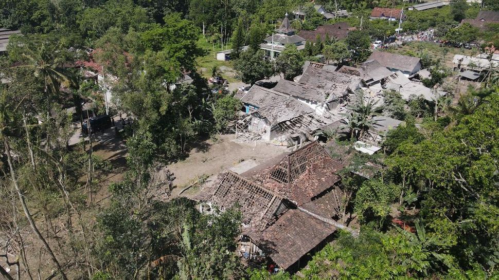 Ledakan Dahsyat dari Petasan Sebabkan 25 Rumah Hancur di Blitar