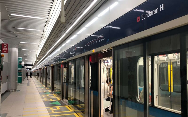Aturan Berbuka Puasa di MRT Jakarta, Hanya Boleh Konsumsi Kurma dan Air Putih