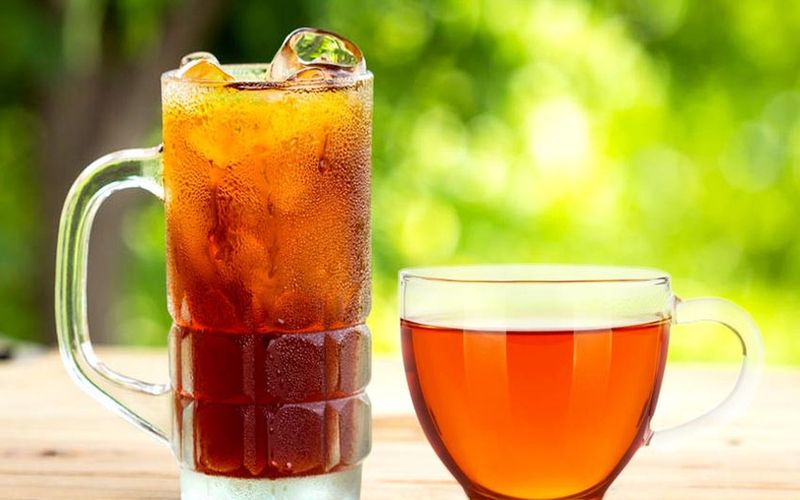 Es Teh Manis vs Teh Manis Hangat, Lebih Sehat Mana untuk Berbuka Puasa?