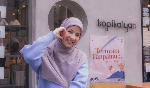 Menyulam Kata di Tengah Badai: Natasya Rizky dan Kekuatan Aksara yang Menyembuhkan