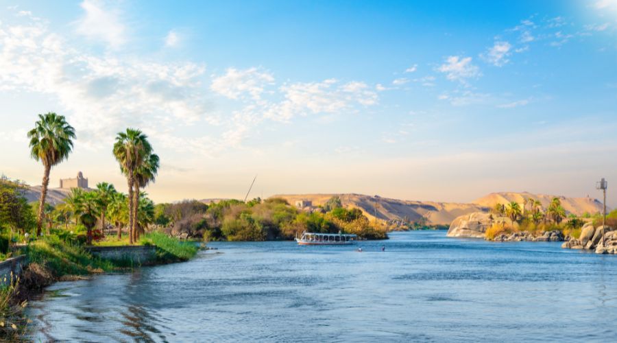 Jejak Surga di Muka Bumi: Kisah Empat Sungai Mulia yang Disebut Rasulullah