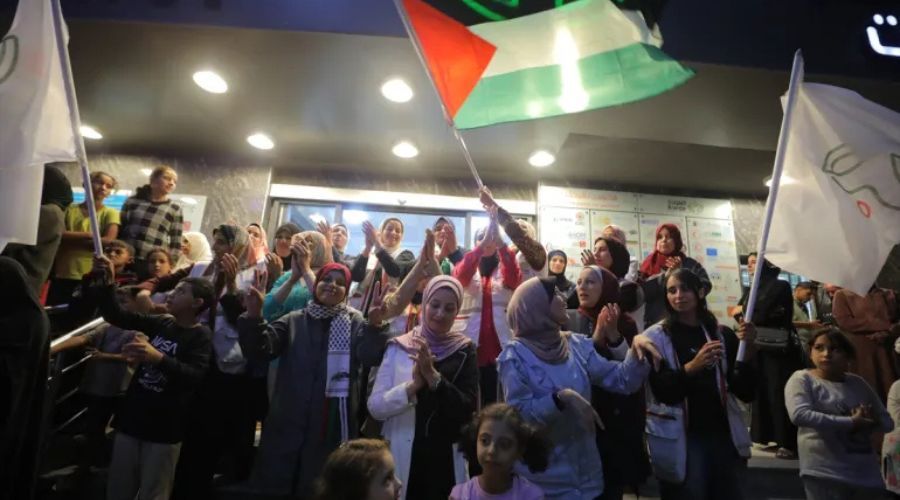 Israel Bebaskan Hampir 2.000 Tahanan Palestina, Isak Tangis dan Takbir Pecah di Ramallah