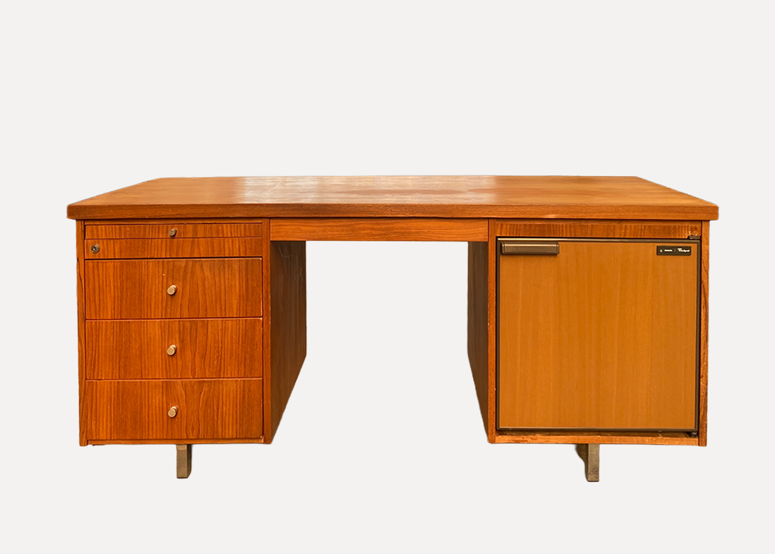 Office/desks/Multiple/r6jjgq5xcnajkdix5fqe