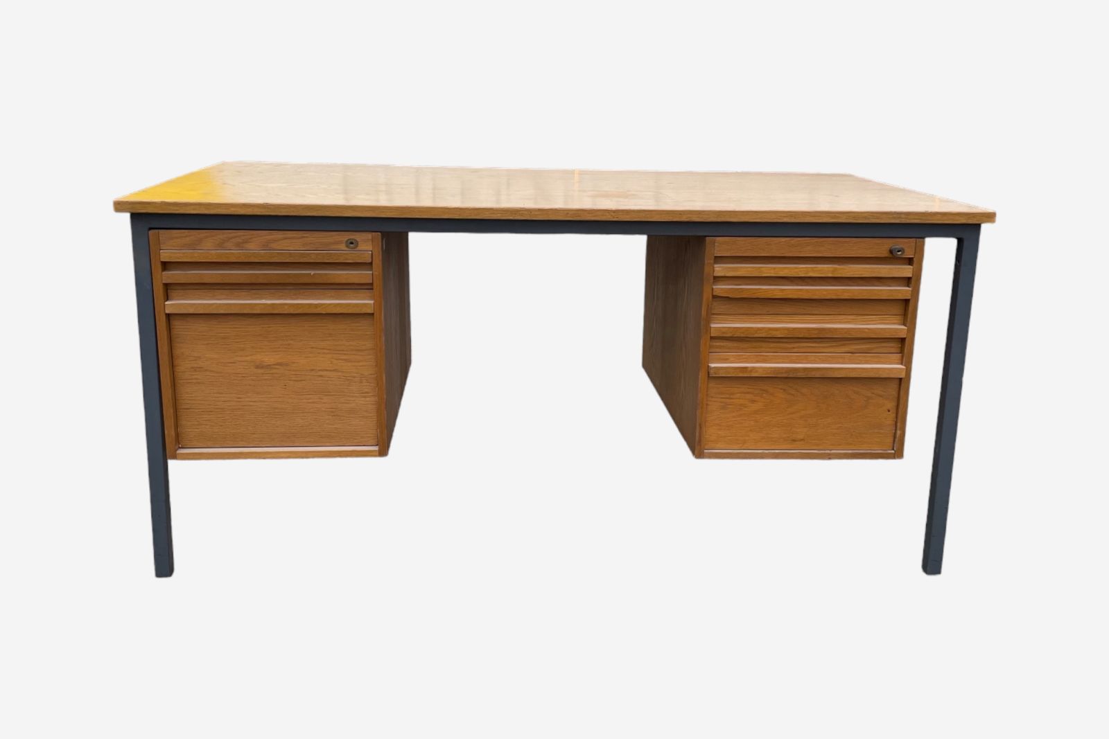 Office/desks/Multiple/xrlz6h7xxyuxvoz4qlga