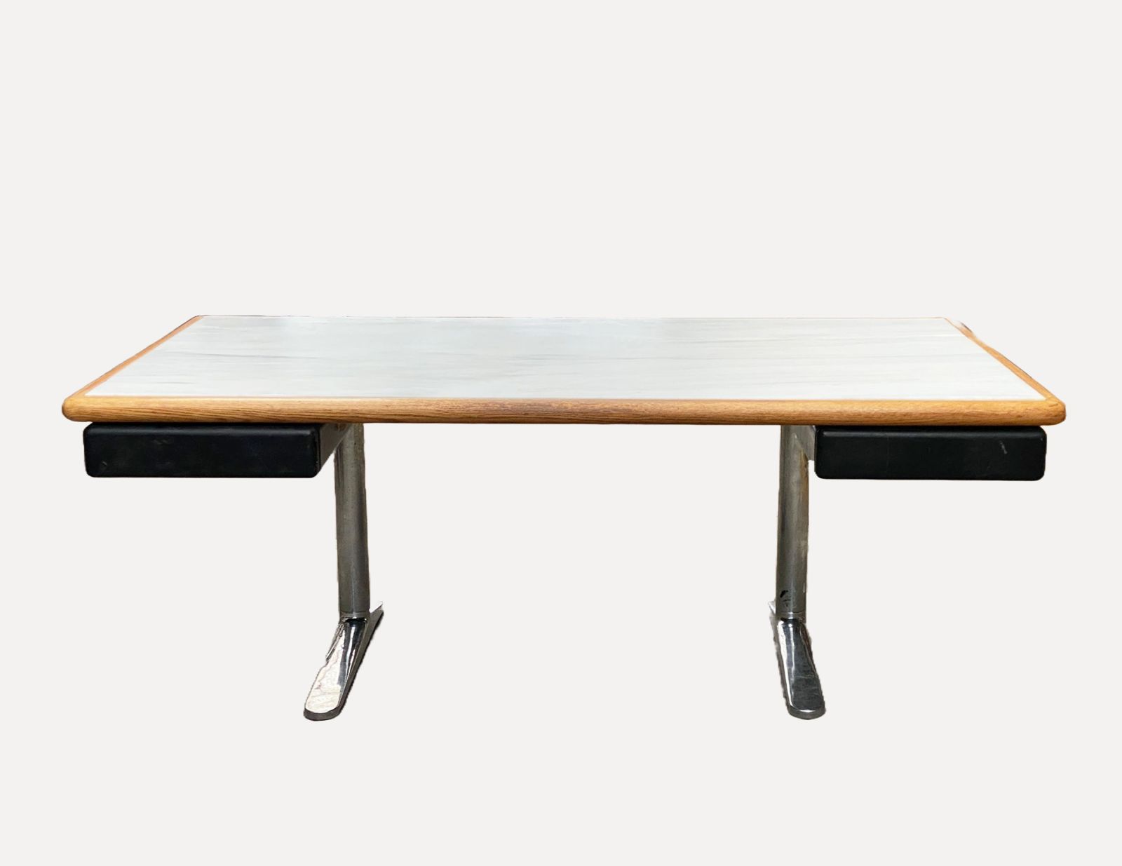 Office/desks/Multiple/yp6vnwwkdp8mmw7p73pu