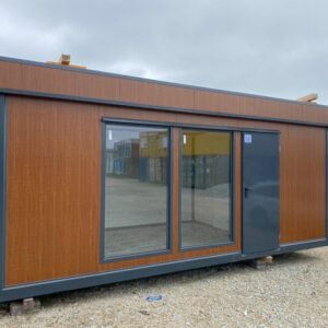 BUNGALOW MIT GEWERBLICHEN SANITÄREN, 3×7 BÜRO- UND WOHNGEBÄUDE