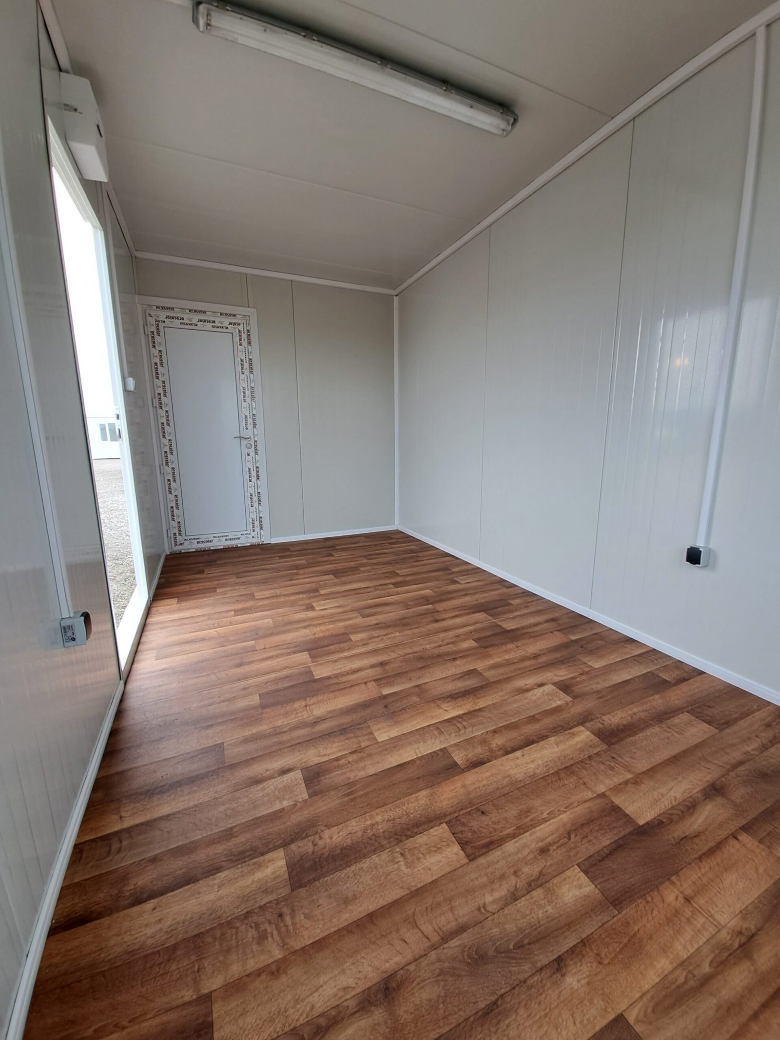 BUNGALOW MIT SANITÄRBEREICH - 2