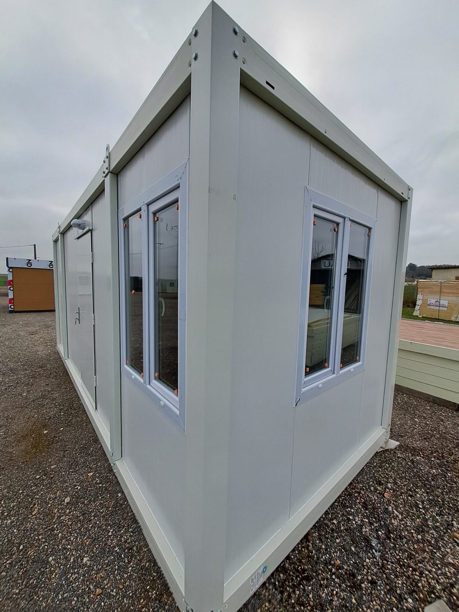 BUNGALOW MIT SANITÄRBEREICH - 3