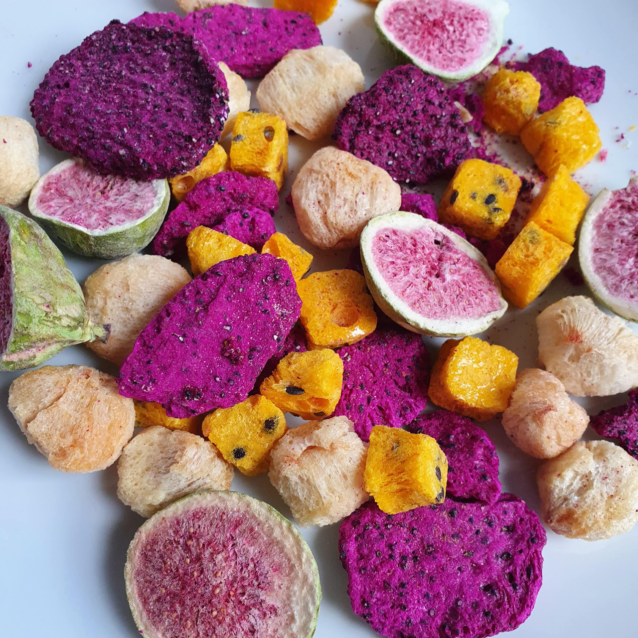 Freeze-dried tropical fruit