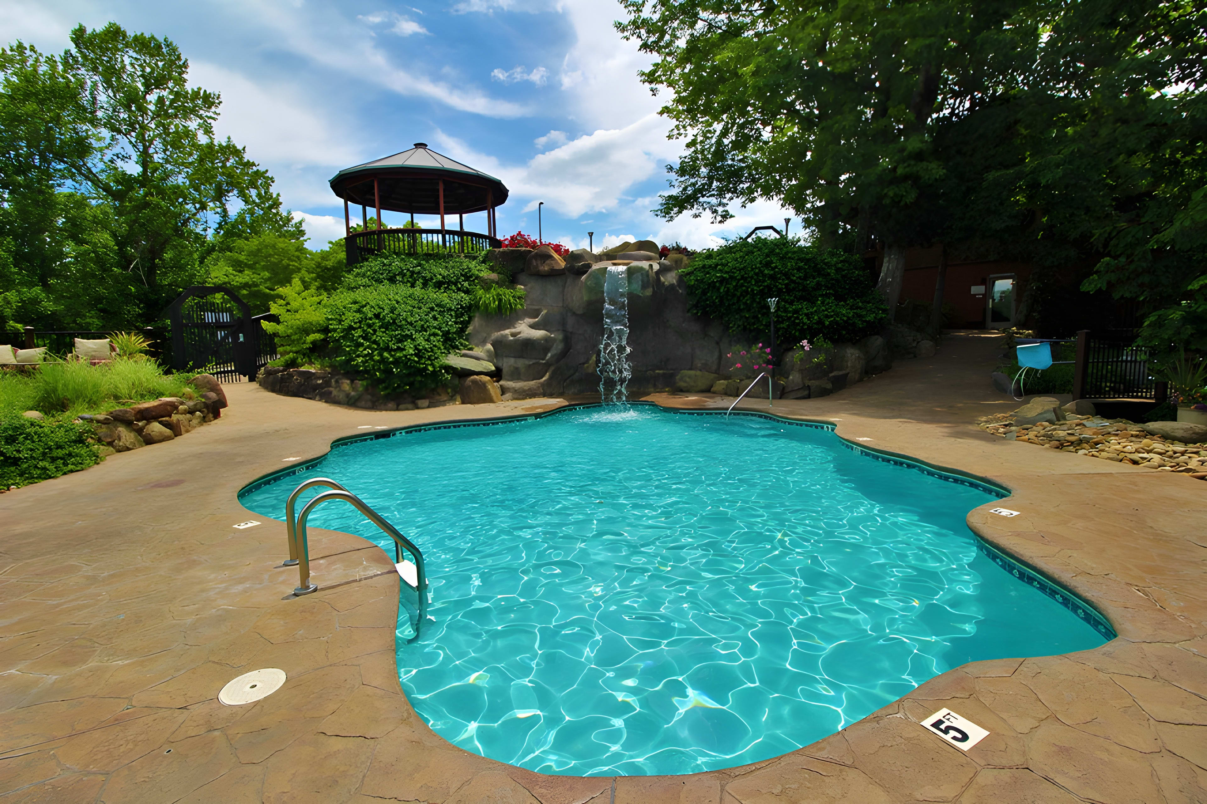 Hidden Mountain Resort Seasonal Swimming Pool - Sevierville Cabin Rental Resort