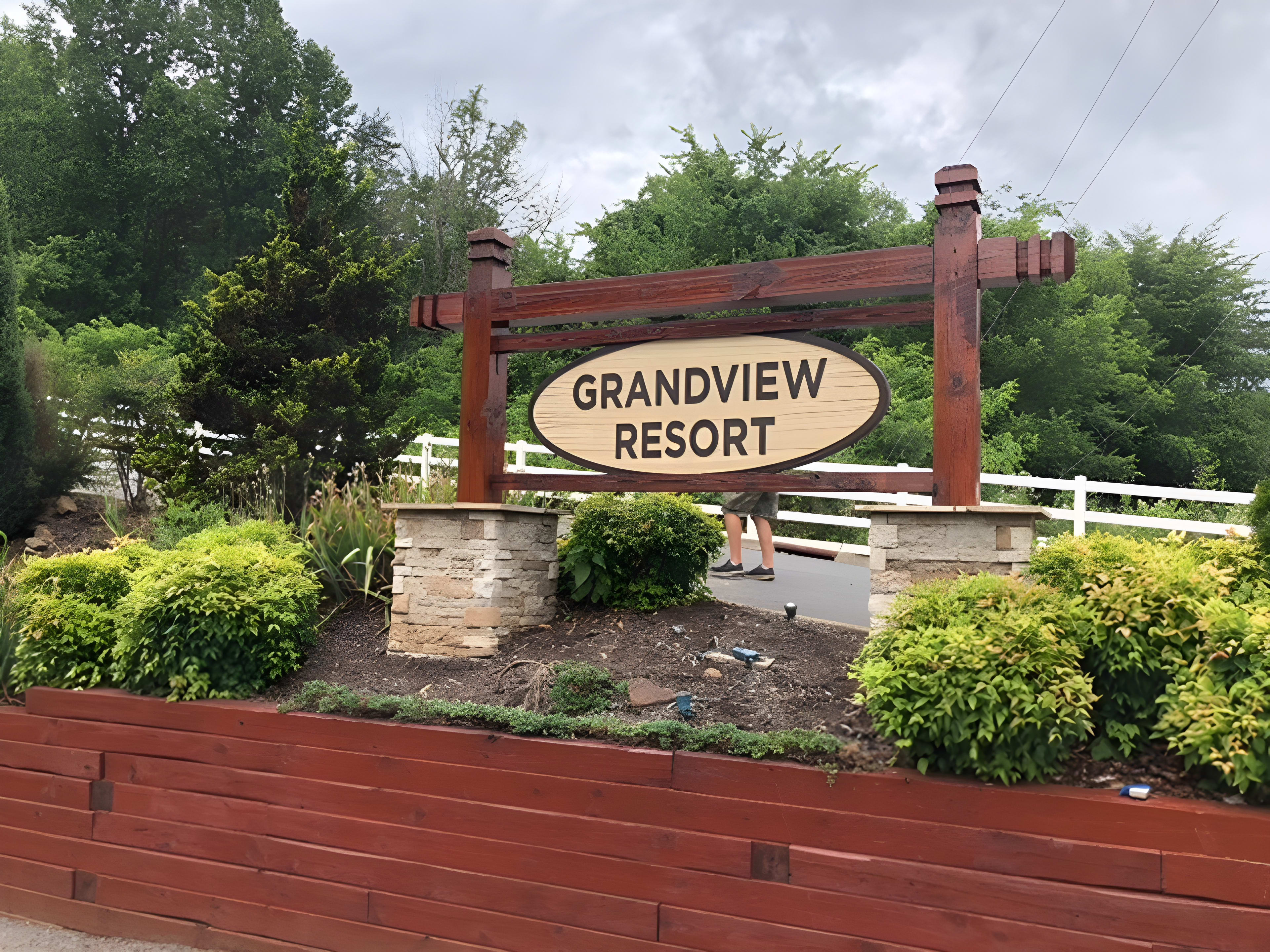 Grandview Resort Entrance - Pigeon Forge Cabin Rental Resort