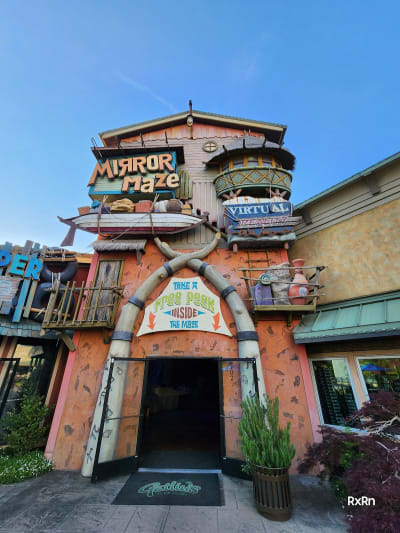 Gatlin's Island Mirror Maze in Pigeon Forge