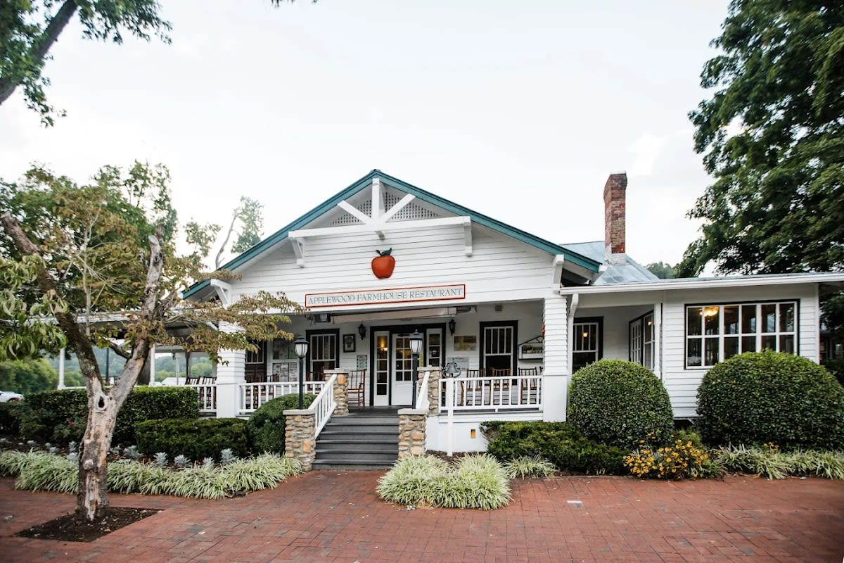 Applewood Farmhouse Grill