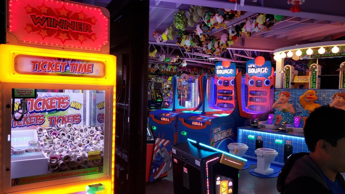 Arcadia 2-Story Arcade Center