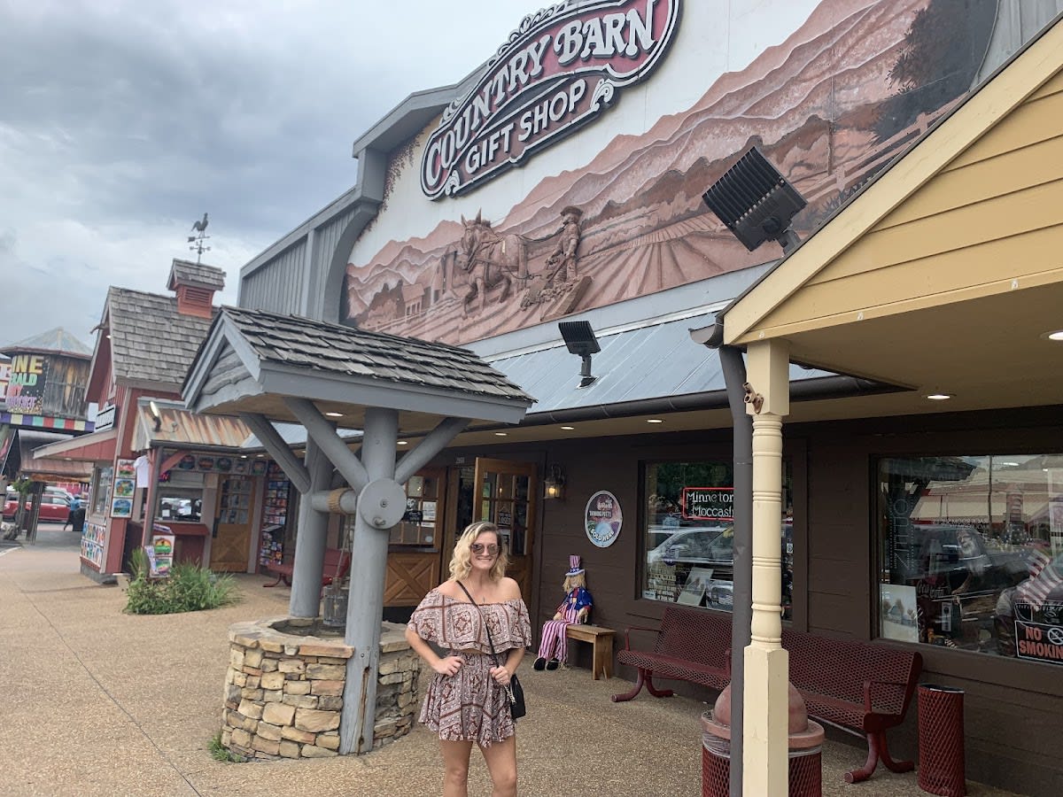 Bigfoot's Country Barn Selfie Park