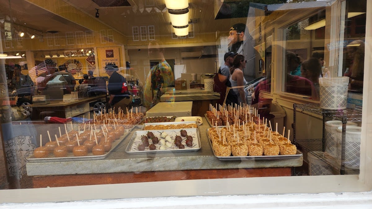 Bonediggity Barkery & Gifts