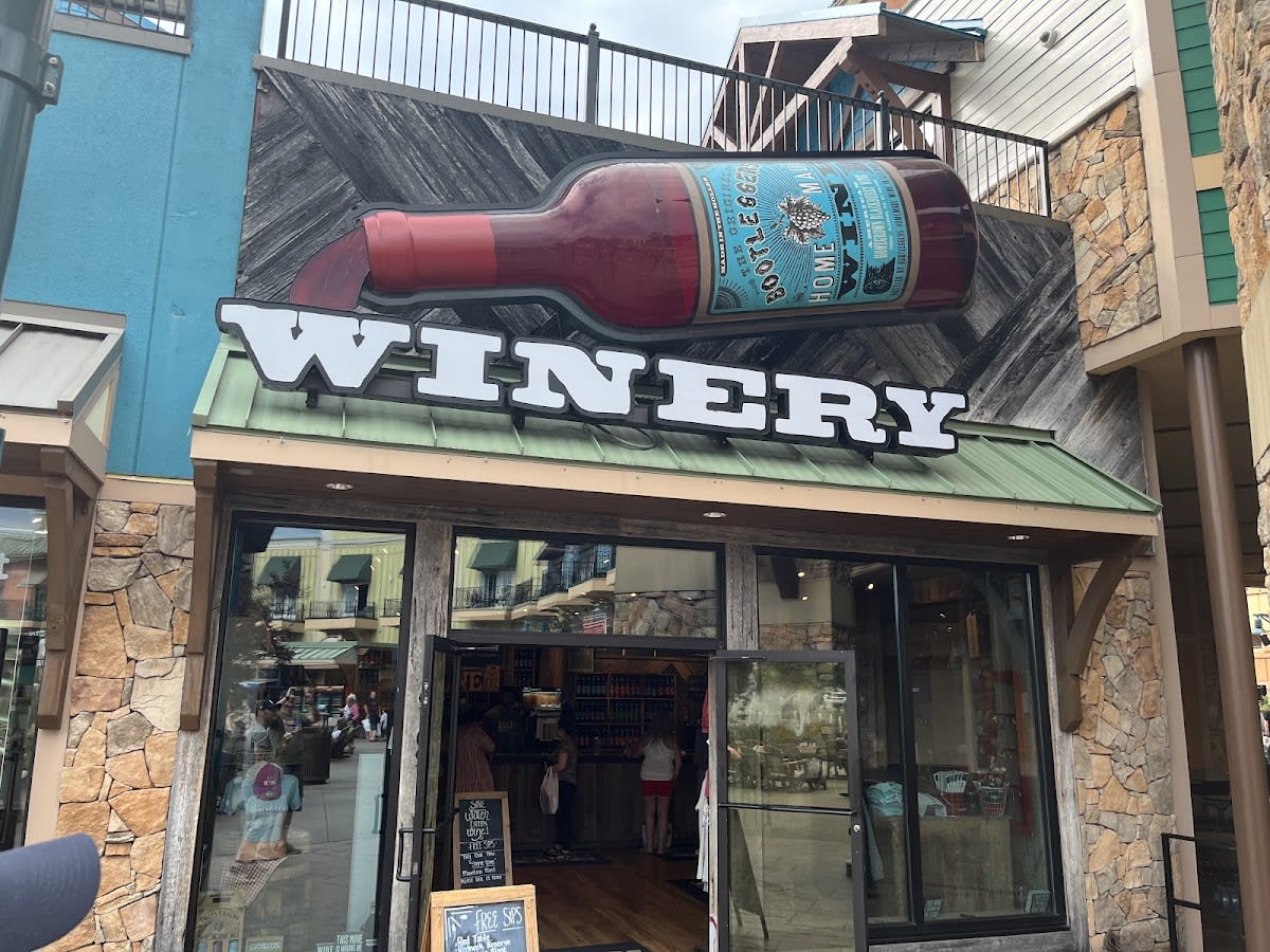 Bootleggers Homemade Wine - The Island