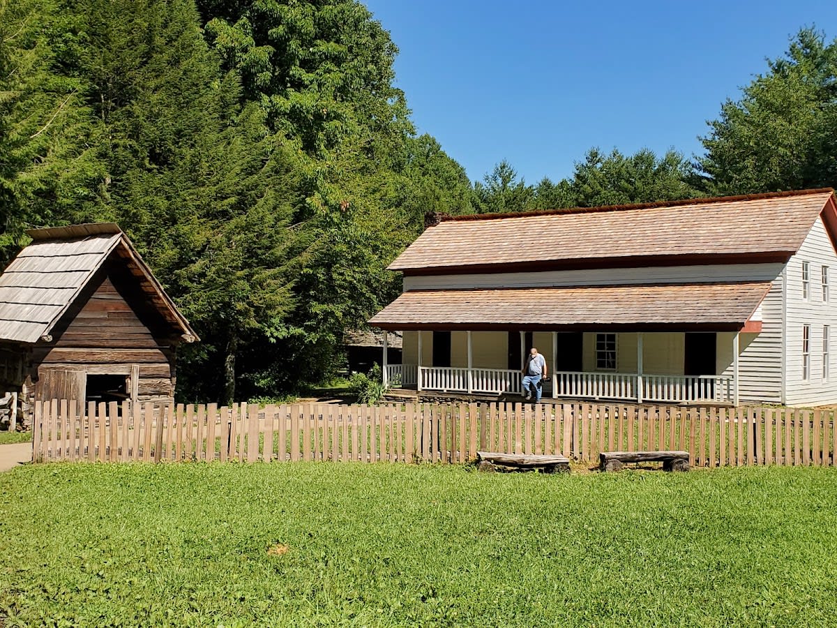Cades Cove Loop Road