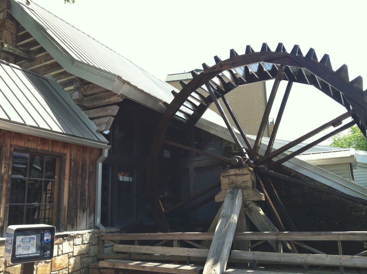 Calhoun's Village & Restaurant