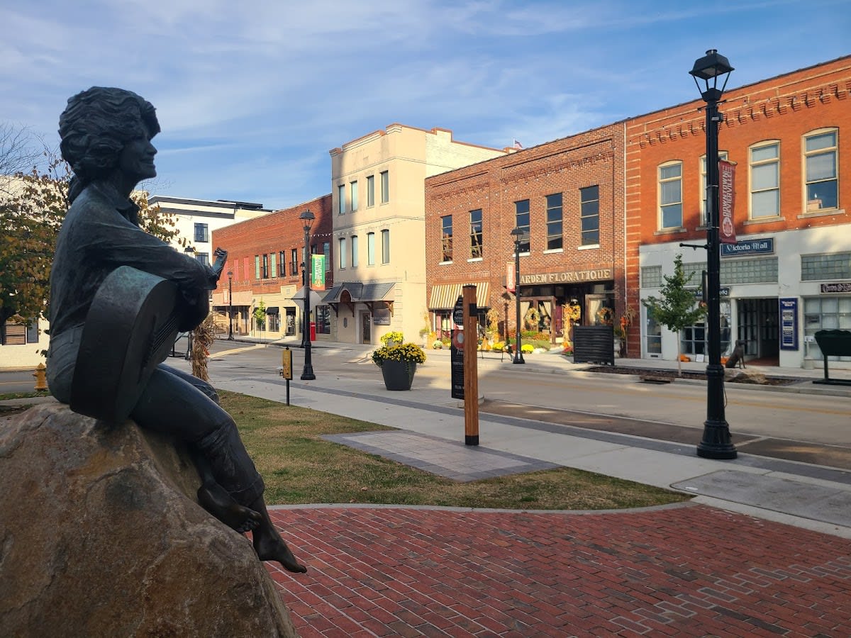 Dolly Parton Statue