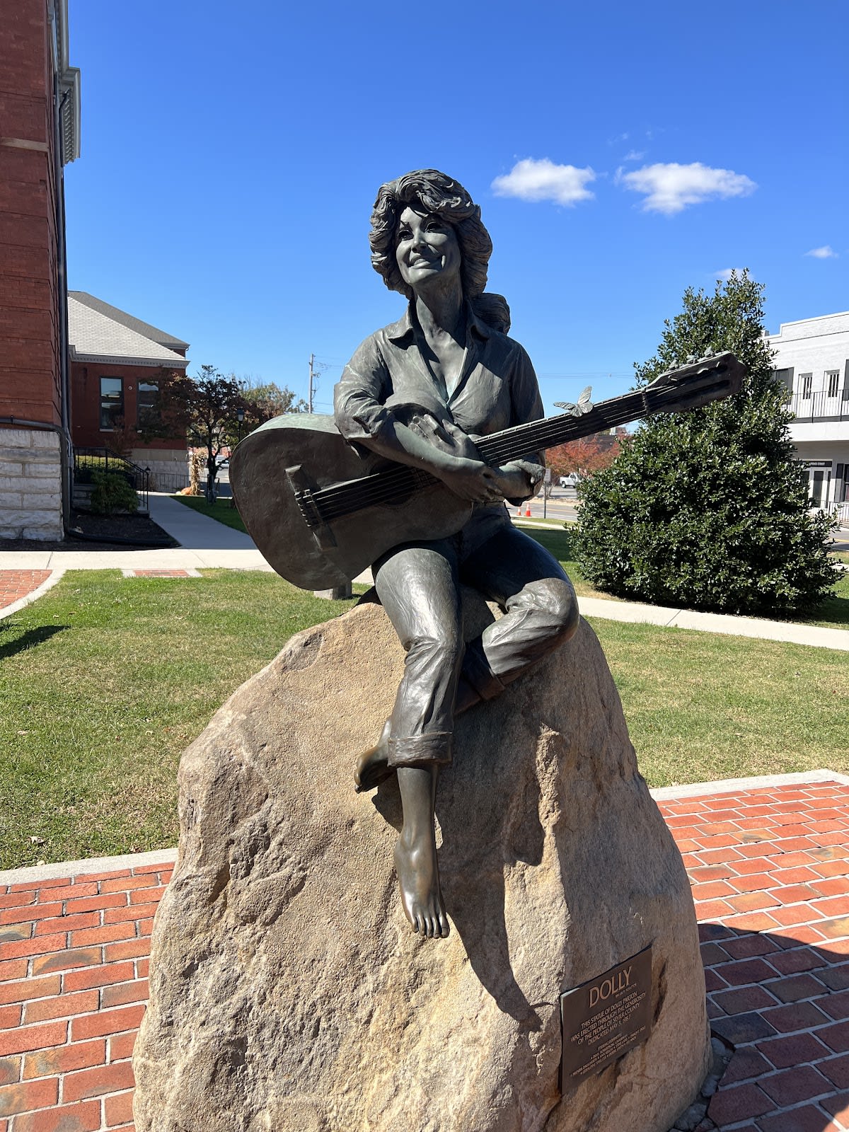 Dolly Parton Statue
