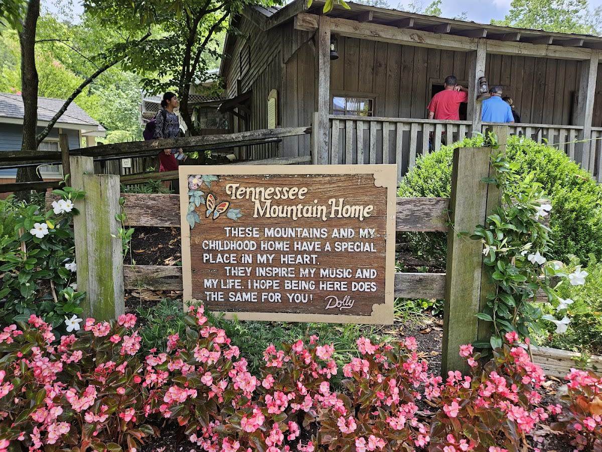 Dolly's Tennessee Mountain Home