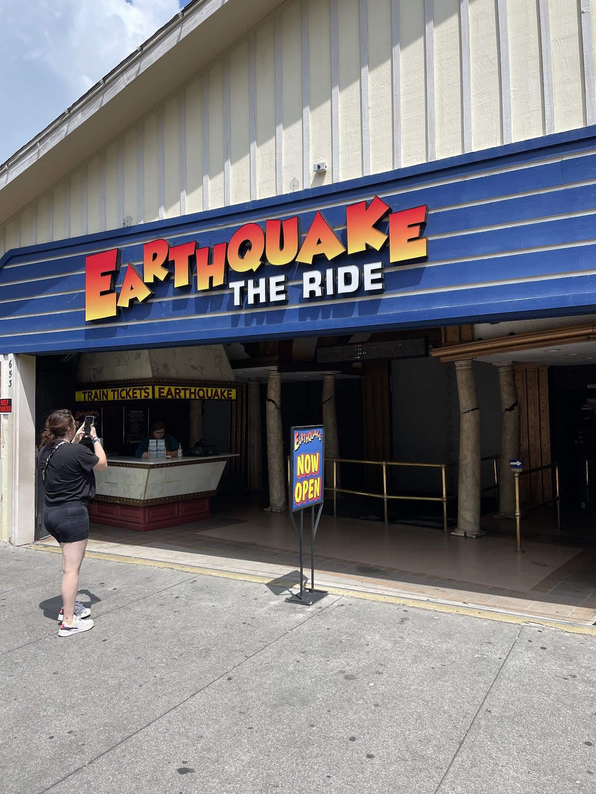 Earthquake The Ride