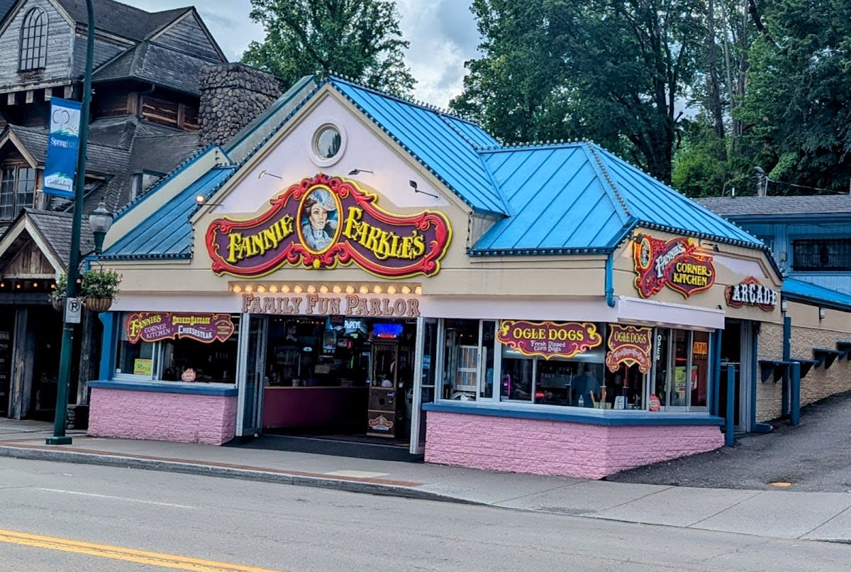 Fannie Farkle's Arcade & Restaurant