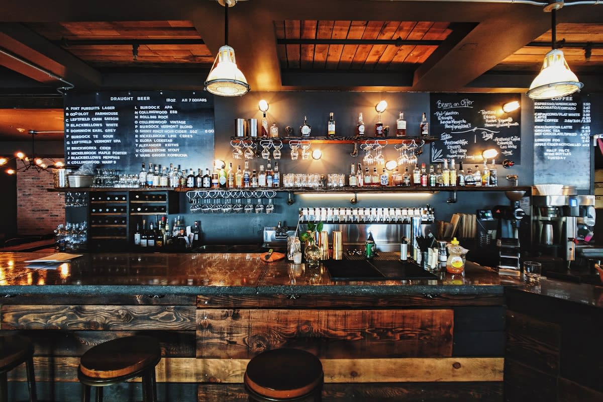 Fins Bar & Chill