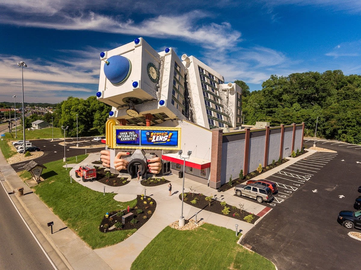 FrontPage Attractions