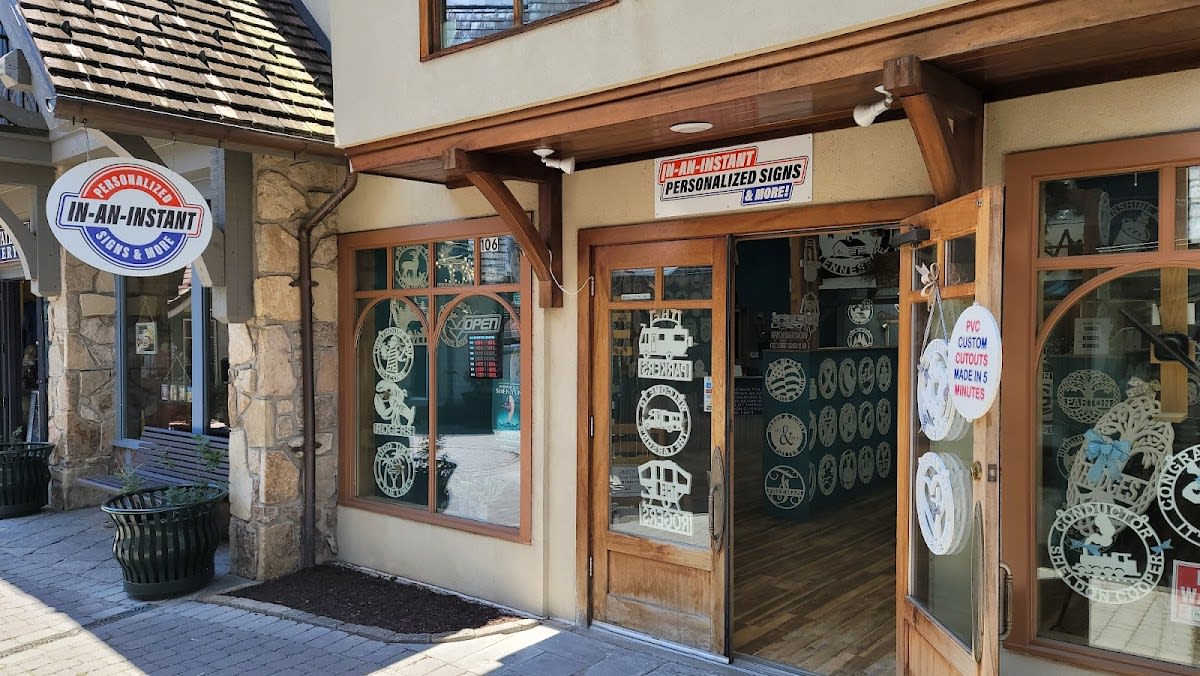 In-An-Instant Personalized Signs