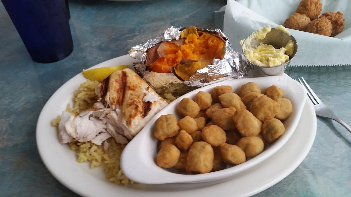 Lakeside Resort & Marina + Cowboy's Bar & Grill