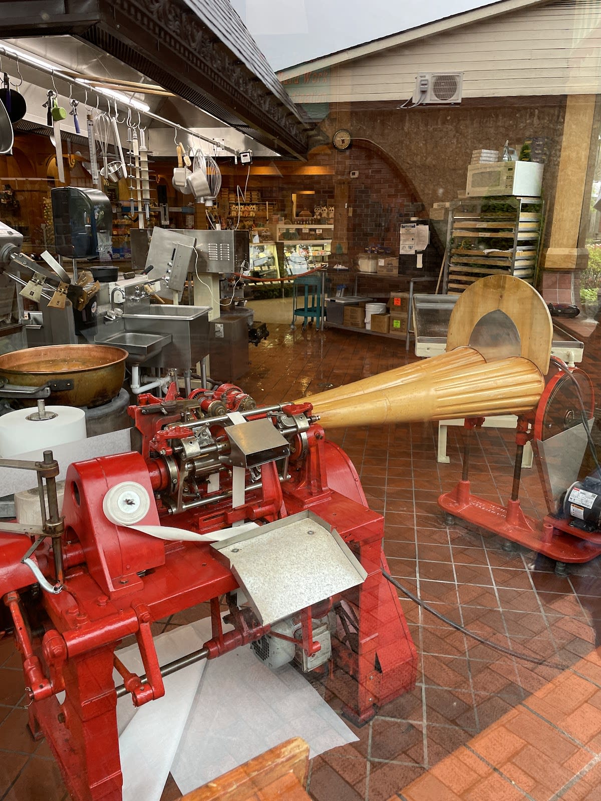 Ole Smoky Candy Kitchen - Taffy Since 1950!