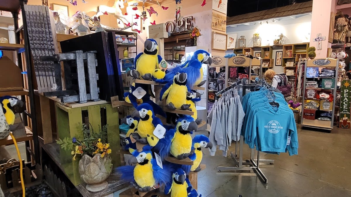 Parrot Mountain Pet Store