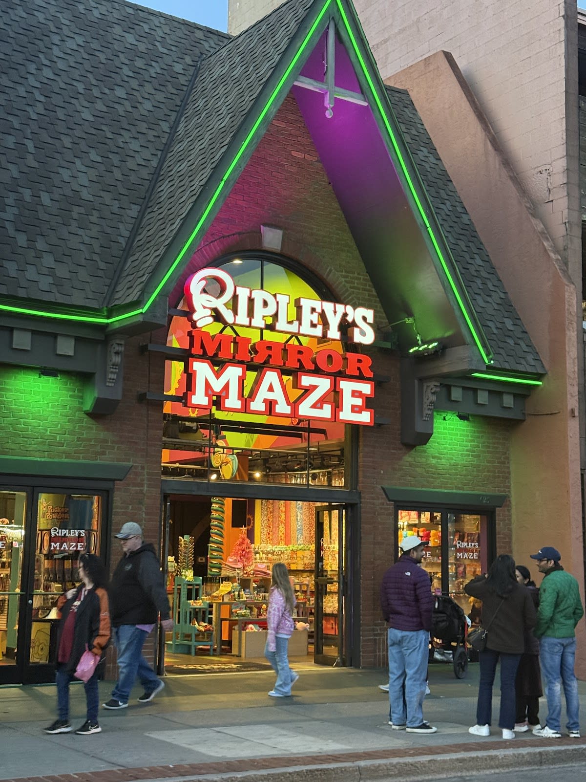 Ripley's Mirror Maze