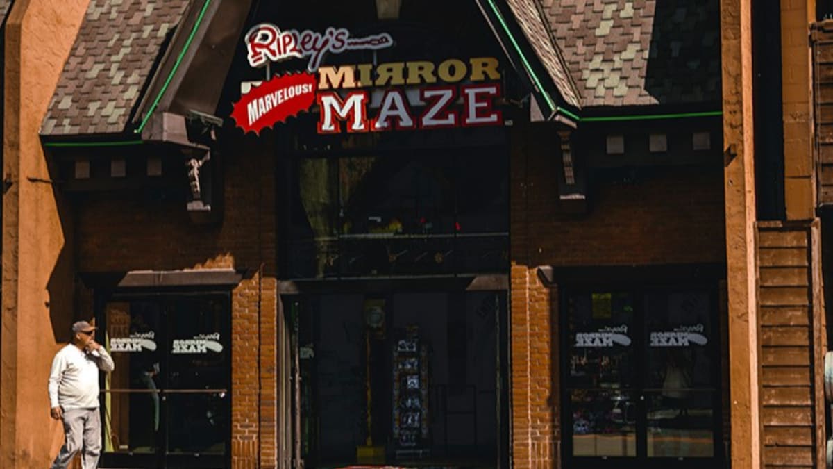 Ripley's Mirror Maze