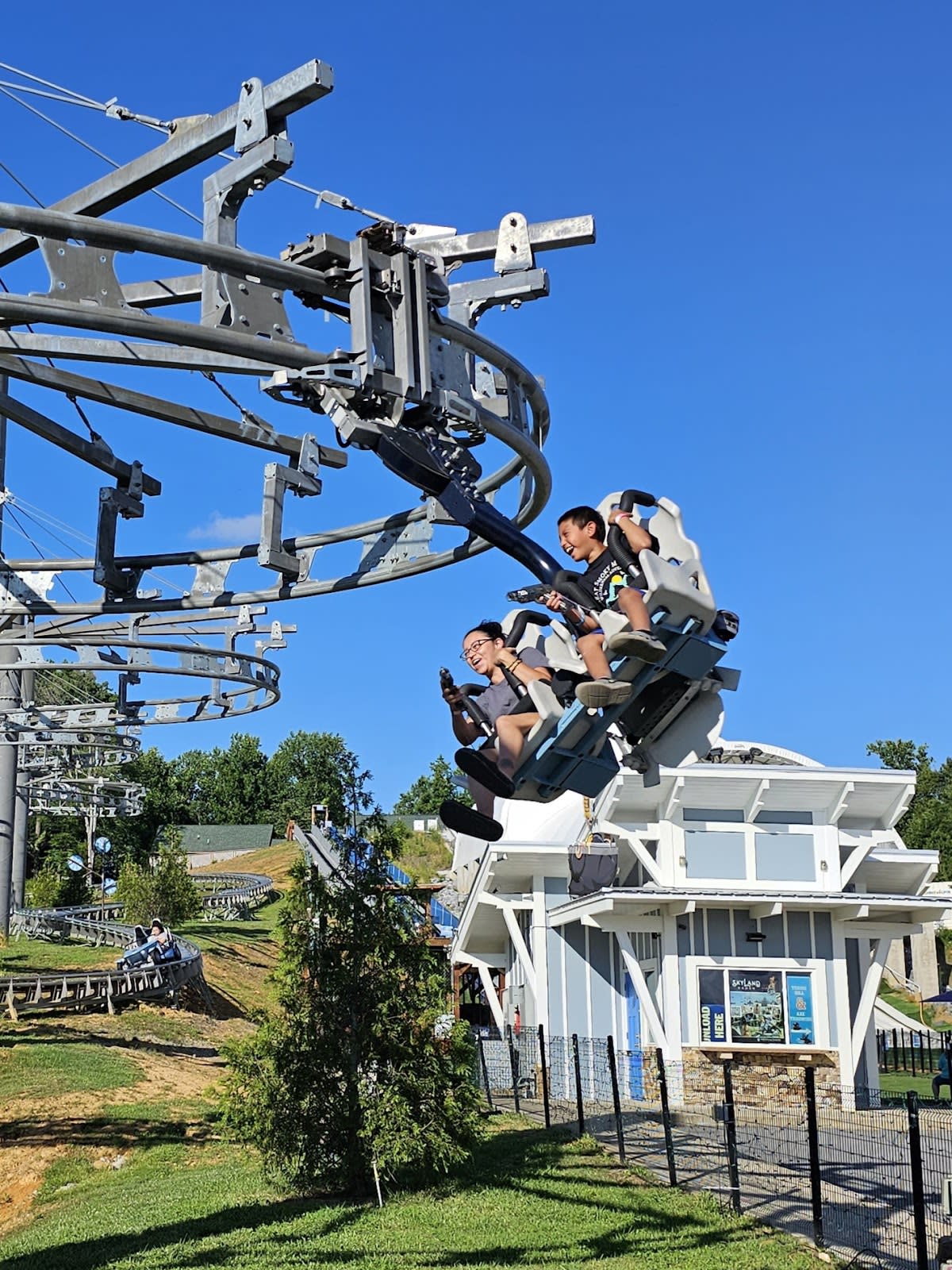 Rowdy Bear Smoky Mountain Snowpark