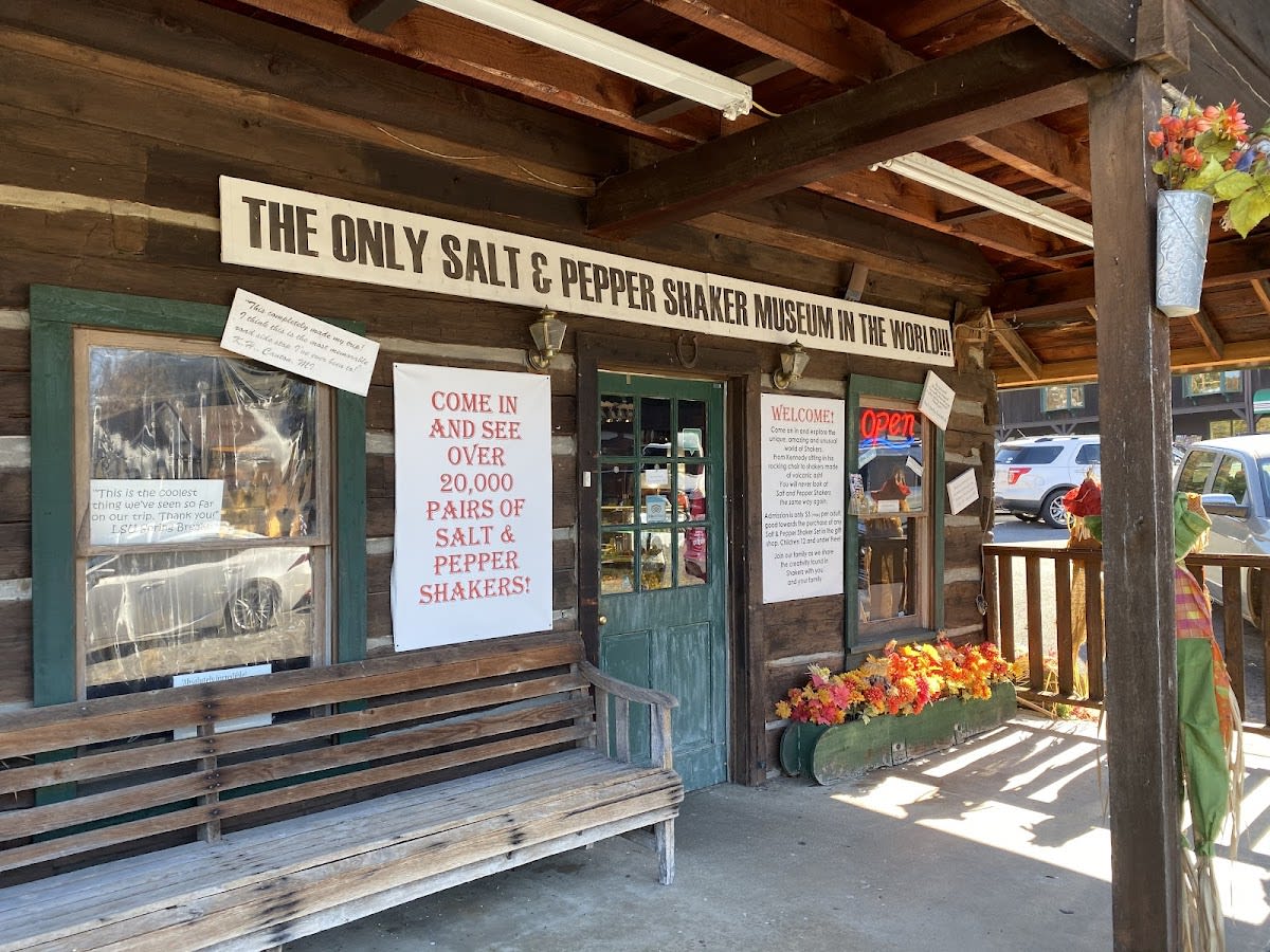 Salt & Pepper Shaker Museum