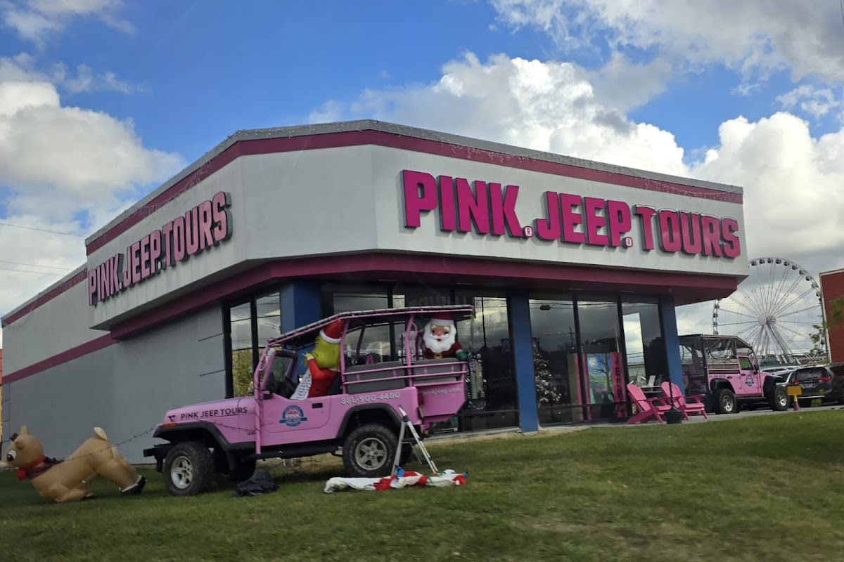 Smoky Mountains Pink Jeep Tours