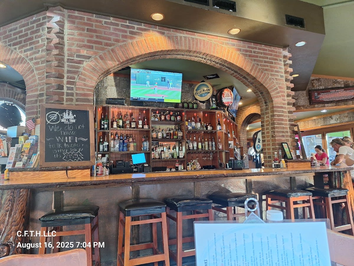 Tom & Earl's Back Alley Grill