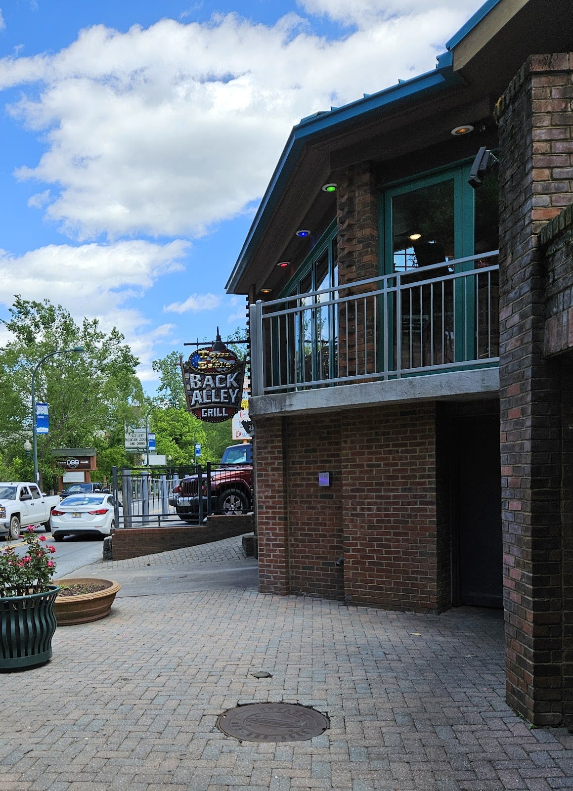 Tom & Earl's Back Alley Grill