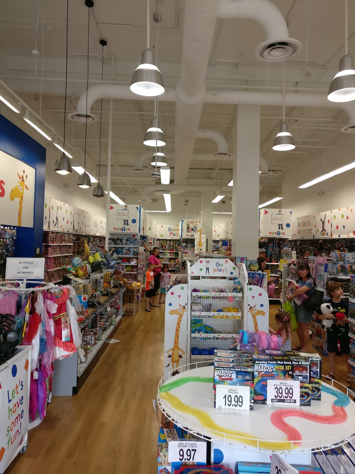 Toys R Us - Seasonal Pop-Up Store!
