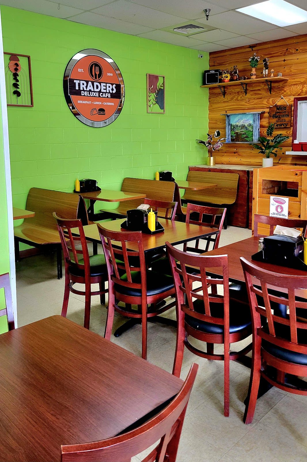 Traders Deluxe Cafe