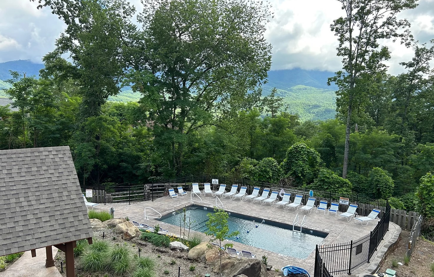 Cobbly Nob Resort View - Gatlinburg Cabin Rental Resort