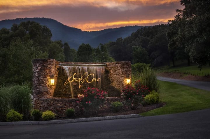 Smoky Mountain Treehouse Village Smoky Cove Entrance - Wears Valley Cabin Rental Resort