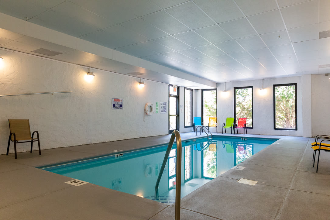 Golf View Resort Pool - Pigeon Forge Cabin Rental Resort