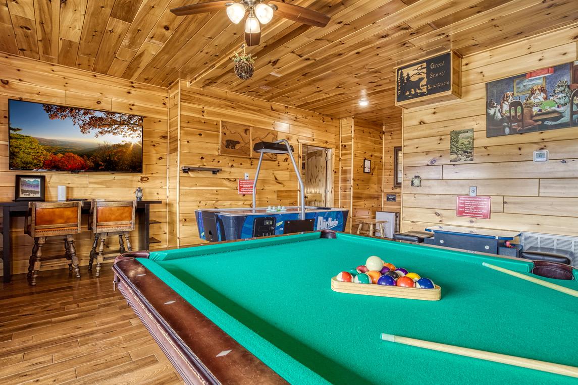 Beartastic Mountain View Lodge - Game Room